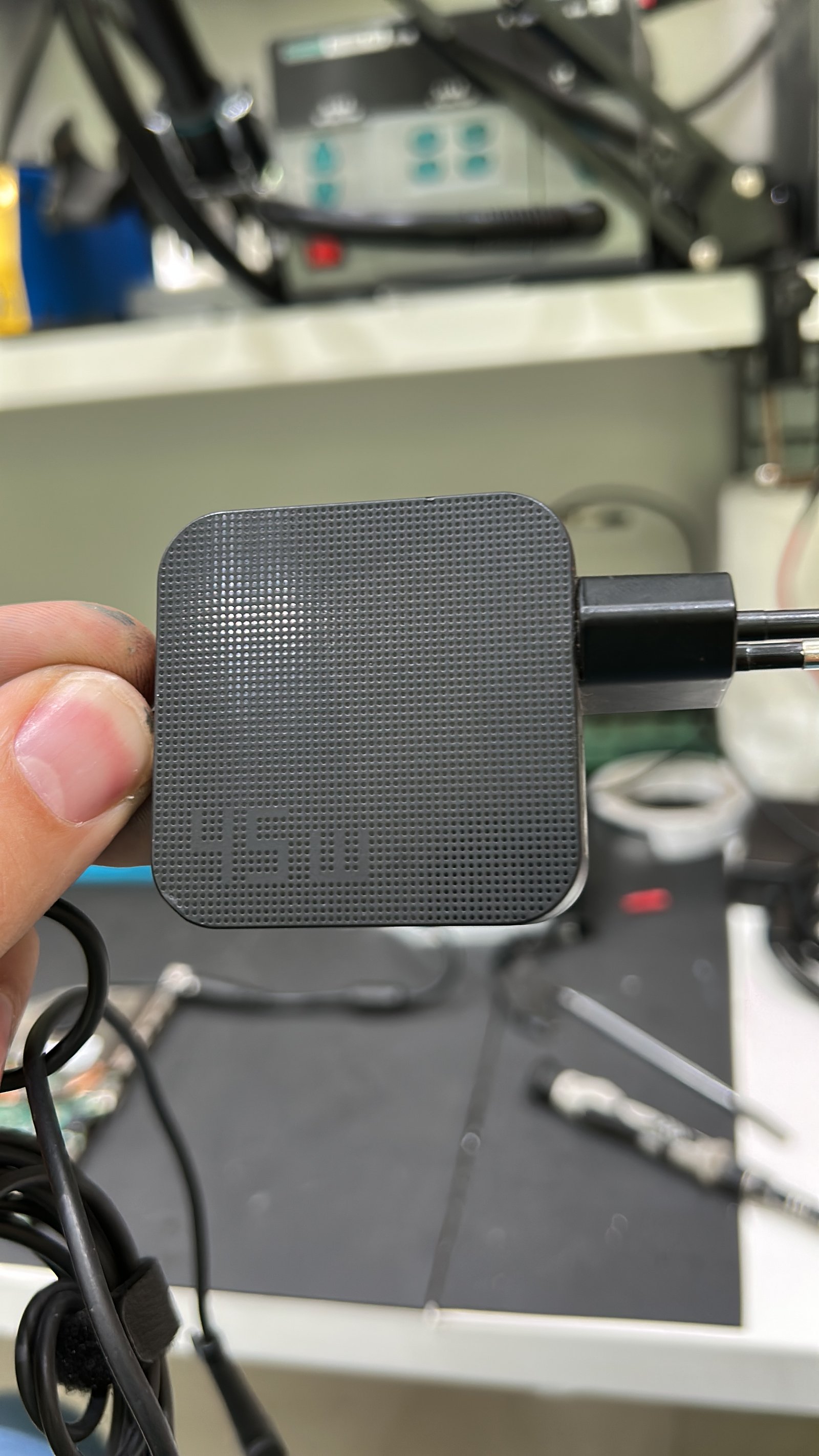 Manutenção em carregador de Notebook